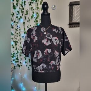 💚HP💚Warehouse Blurred Floral Abstract Short Sleeve High Neck Blouse